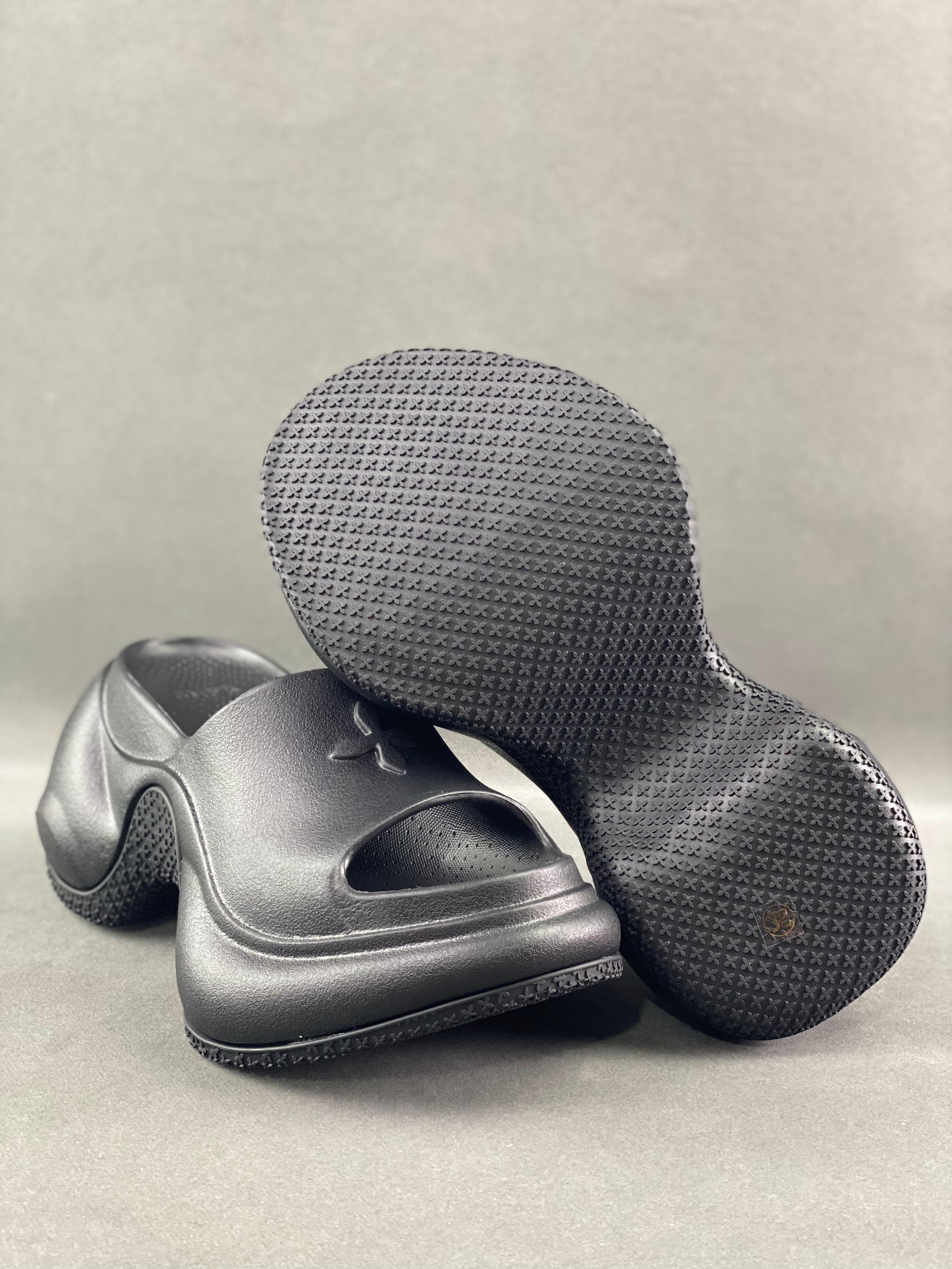 [Cross flower thick-soled slippers] are the first to be released. They look so cute on my feet. They are a must-have for fashion. They are a versatile minimalist style and a national trend. The new work inherits the popular elements of many brands and is bound to be a hit. Size: 35-409